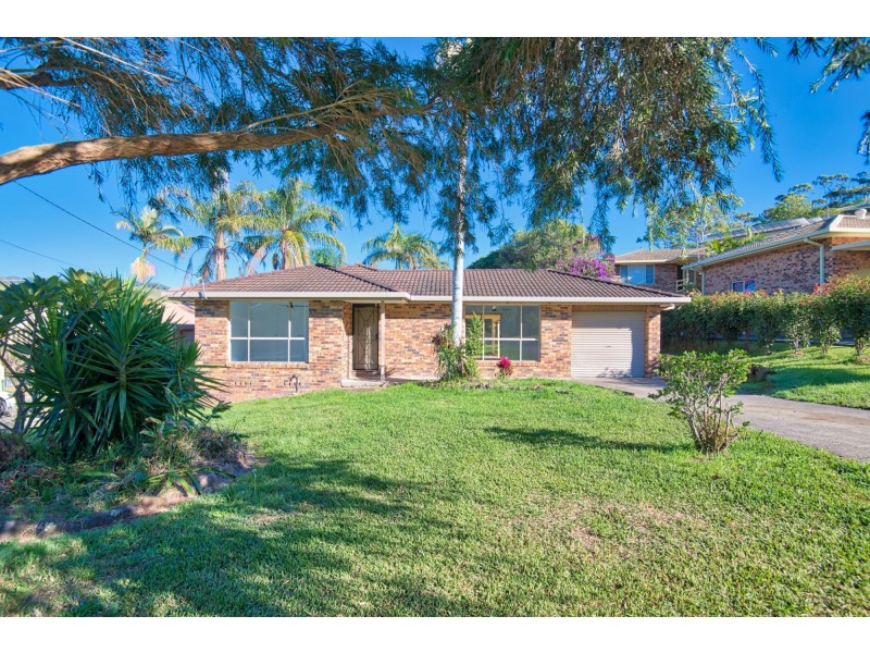 5 McPhee Close, Woolgoolga NSW 2456