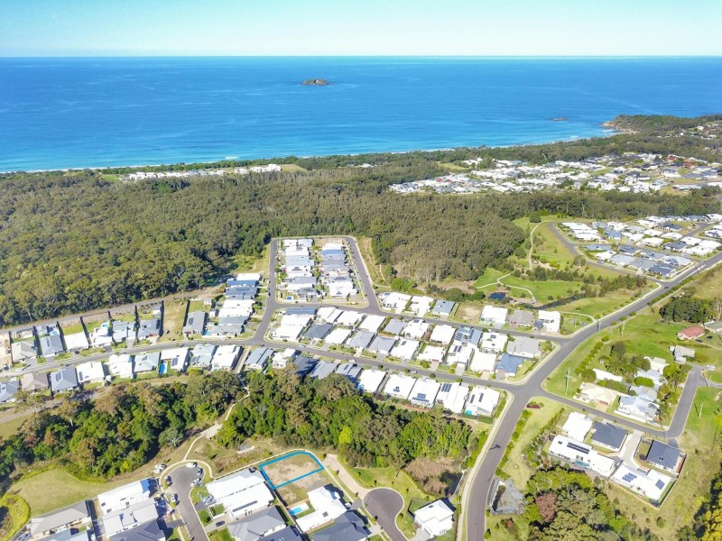 11 Iris Close, Sapphire Beach NSW 2450