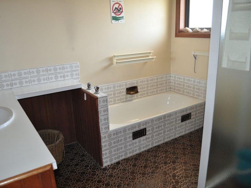 20 Lakeview Avenue, Safety Beach NSW 2456