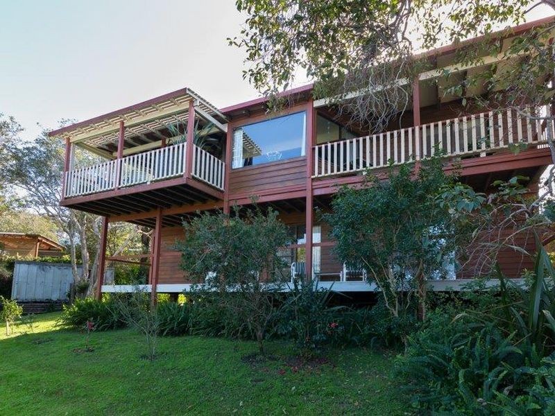 32 Dammerel Crescent, Emerald Beach NSW 2456