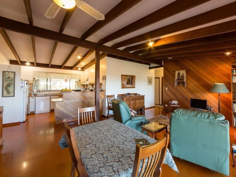 32 Dammerel Crescent, Emerald Beach NSW 2456