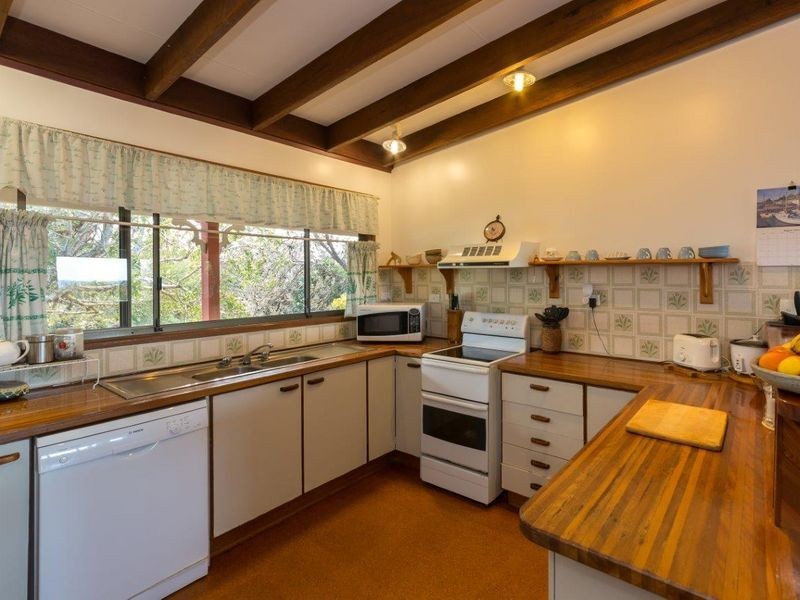 32 Dammerel Crescent, Emerald Beach NSW 2456