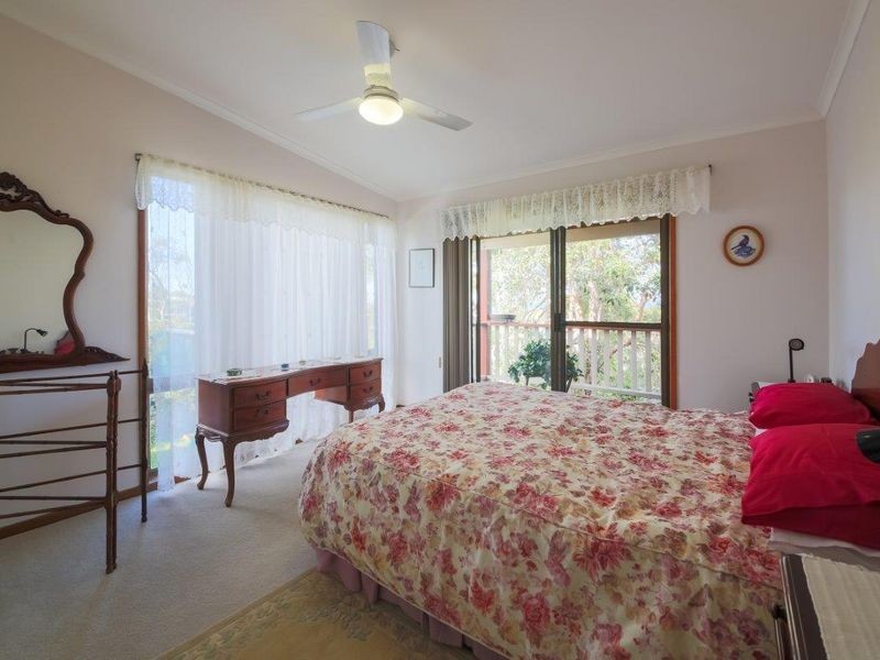 32 Dammerel Crescent, Emerald Beach NSW 2456