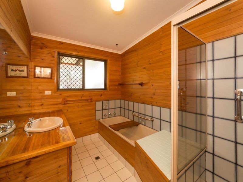 32 Dammerel Crescent, Emerald Beach NSW 2456