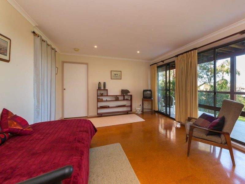 32 Dammerel Crescent, Emerald Beach NSW 2456