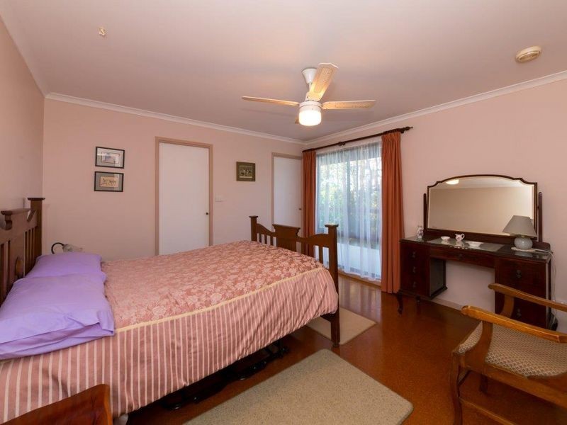 32 Dammerel Crescent, Emerald Beach NSW 2456