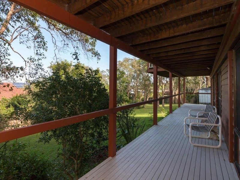32 Dammerel Crescent, Emerald Beach NSW 2456