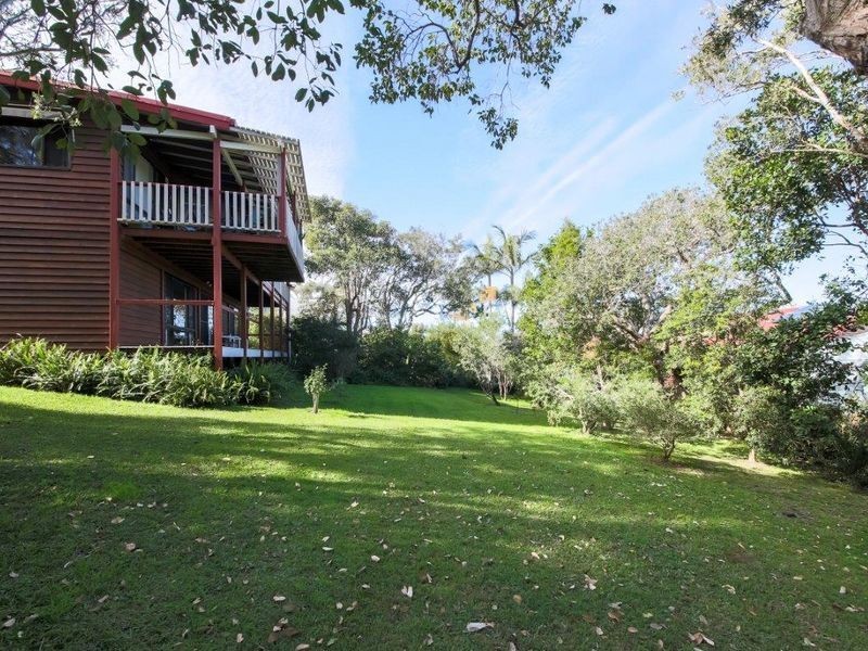 32 Dammerel Crescent, Emerald Beach NSW 2456
