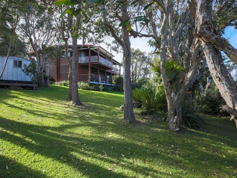 32 Dammerel Crescent, Emerald Beach NSW 2456