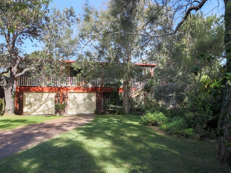 32 Dammerel Crescent, Emerald Beach NSW 2456