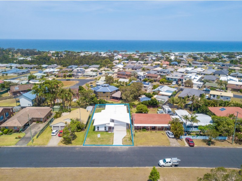 35 Eileen Drive, Corindi Beach NSW 2456