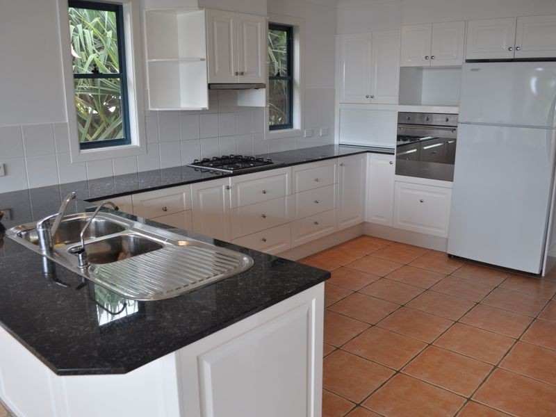 5 Dammerel Crescent, Emerald Beach NSW 2456