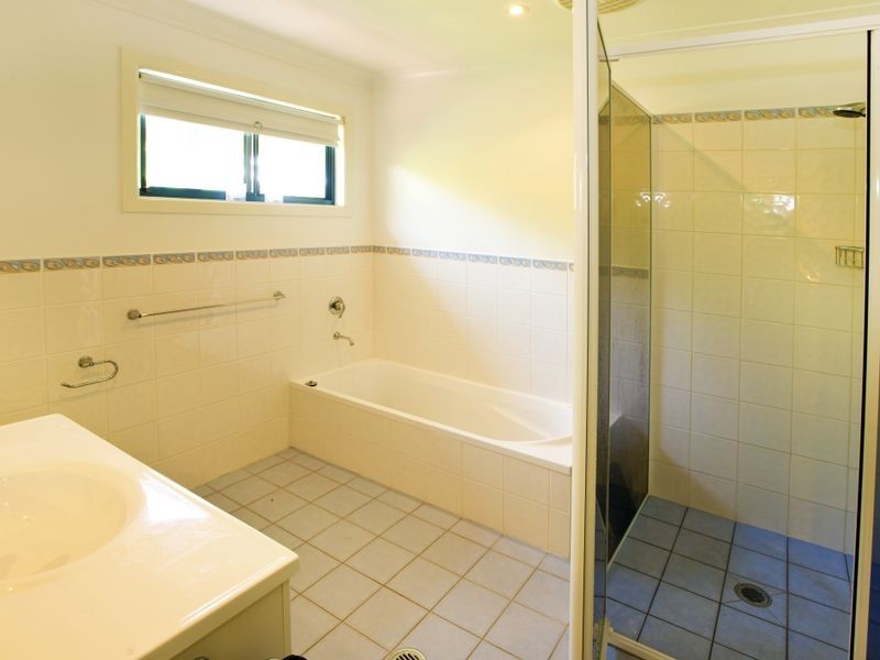 5 Dammerel Crescent, Emerald Beach NSW 2456