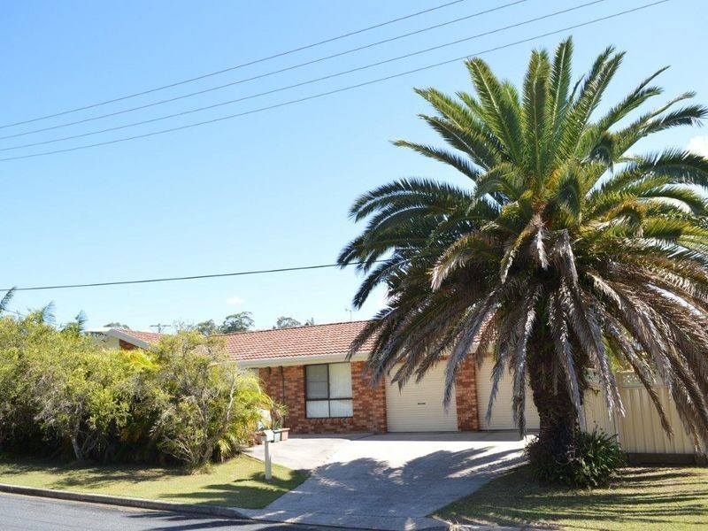 13 Hubbard Street, Woolgoolga NSW 2456