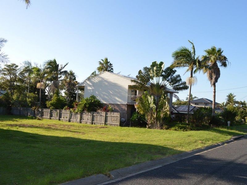 9 Bluegum Avenue, Sandy Beach NSW 2456