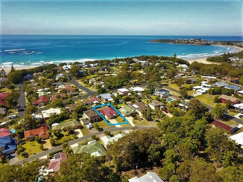 10 Ocean Links Close, Safety Beach NSW 2456