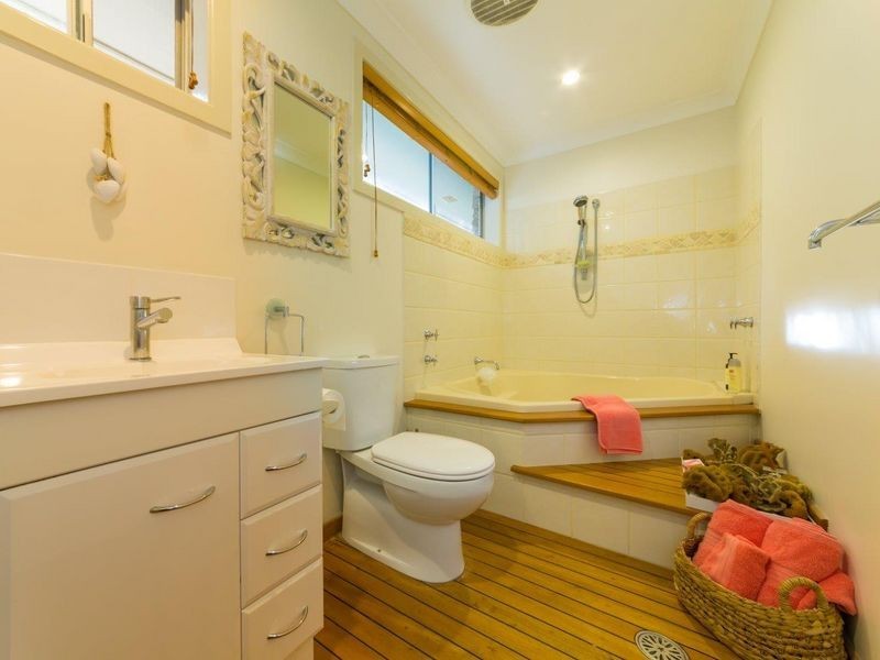 34 Ocean View Crescent, Emerald Beach NSW 2456