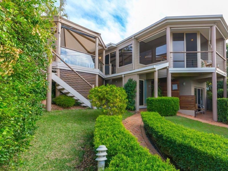 34 Ocean View Crescent, Emerald Beach NSW 2456