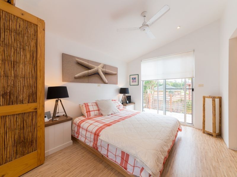 8 Surf Street, Emerald Beach NSW 2456