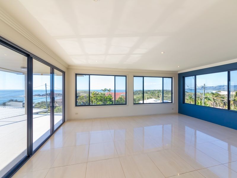 6 Lighthouse Crescent, Emerald Beach NSW 2456