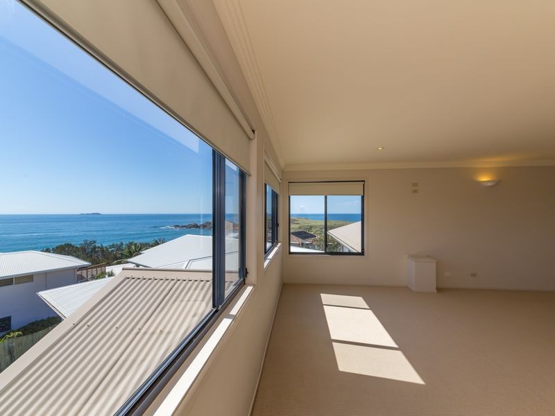 6 Lighthouse Crescent, Emerald Beach NSW 2456