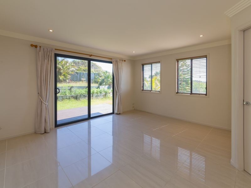 6 Lighthouse Crescent, Emerald Beach NSW 2456
