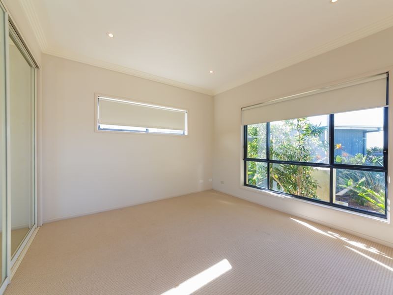 6 Lighthouse Crescent, Emerald Beach NSW 2456
