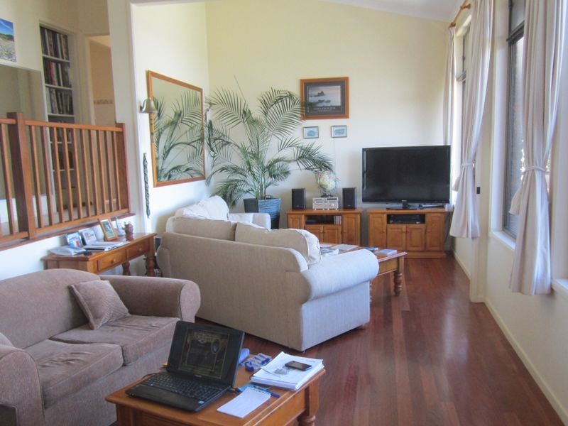 10 Lighthouse Crescent, Emerald Beach NSW 2456