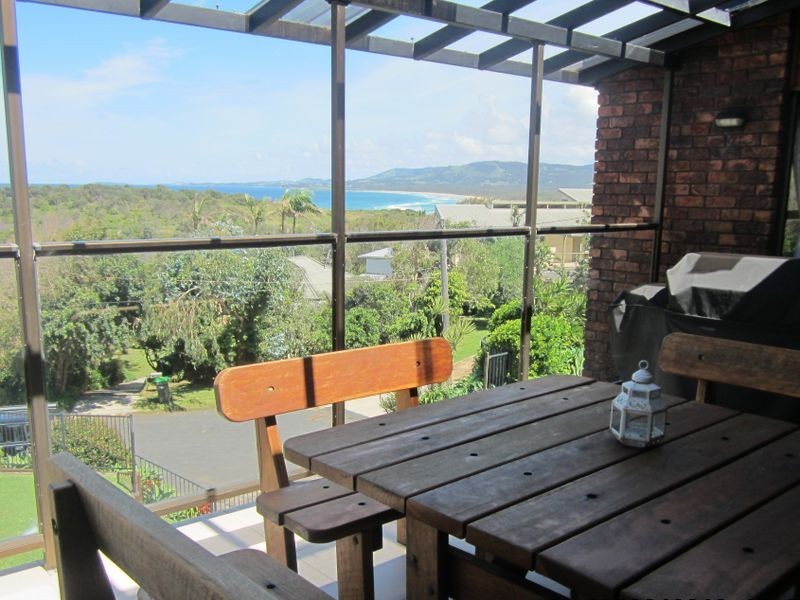 10 Lighthouse Crescent, Emerald Beach NSW 2456
