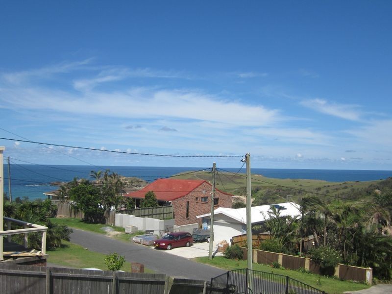 10 Lighthouse Crescent, Emerald Beach NSW 2456