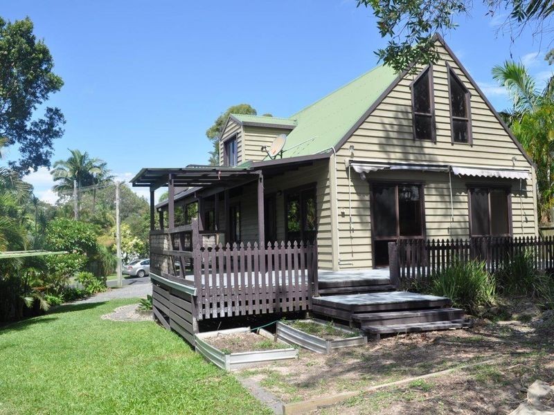 8 Lights Street, Emerald Beach NSW 2456