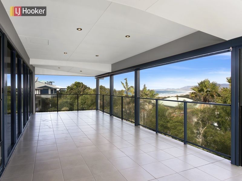 60 Dammerel Crescent, Emerald Beach NSW 2456