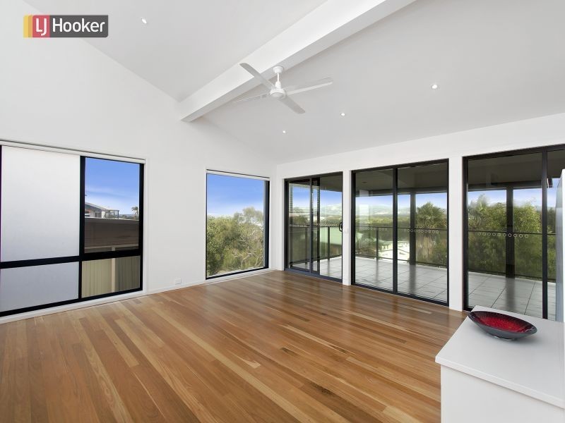 60 Dammerel Crescent, Emerald Beach NSW 2456