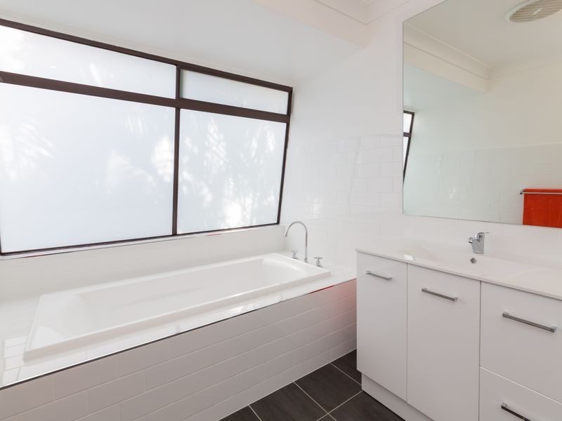 3 Taylor Close, Emerald Beach NSW 2456