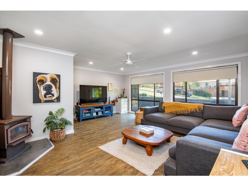 16 Young Street, Safety Beach NSW 2456