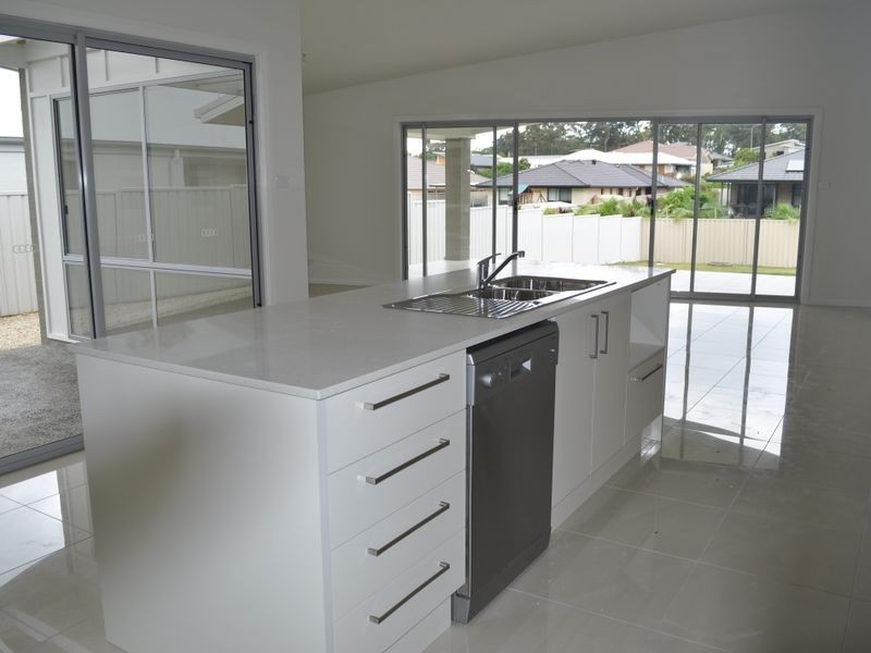 58 Admiralty Drive, Safety Beach NSW 2456