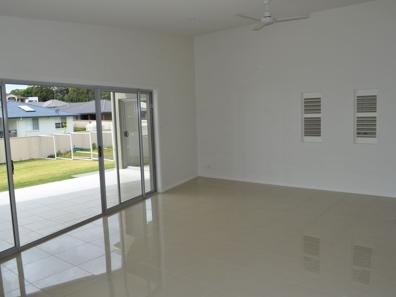 58 Admiralty Drive, Safety Beach NSW 2456