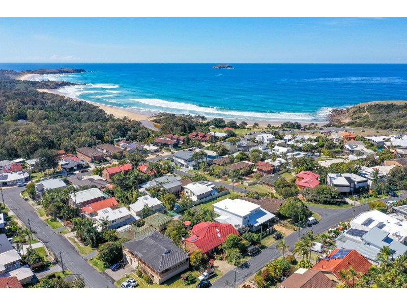 13 Ocean View Crescent, Emerald Beach NSW 2456