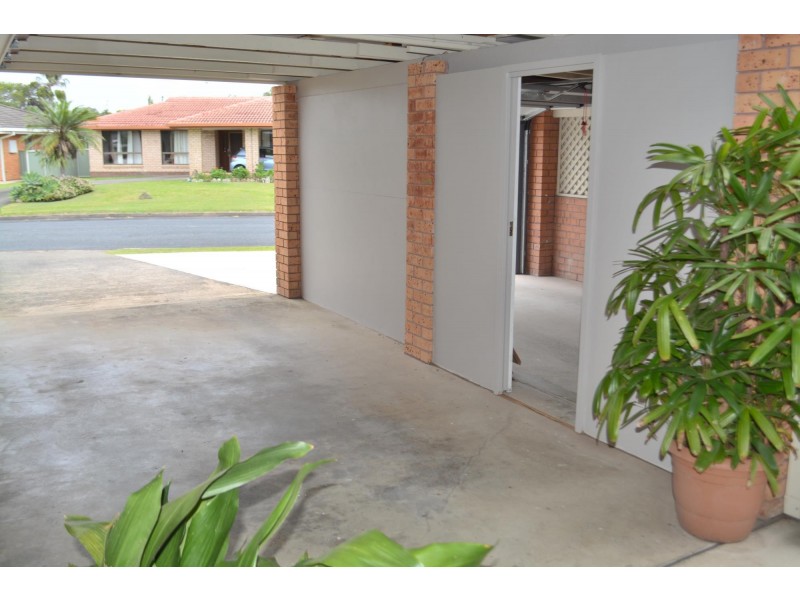 1 Kim Close, Woolgoolga NSW 2456