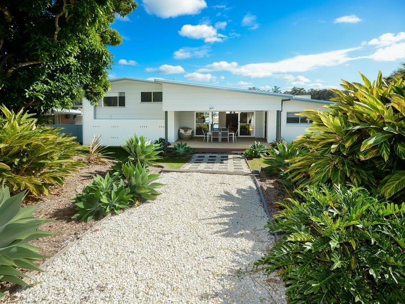 7 Outrigger Place, Safety Beach NSW 2456