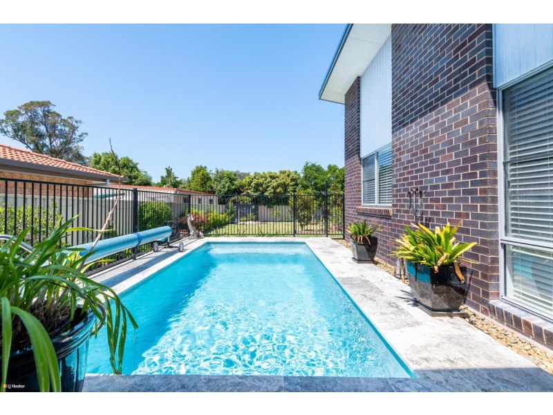68 Admiralty Drive, Safety Beach NSW 2456