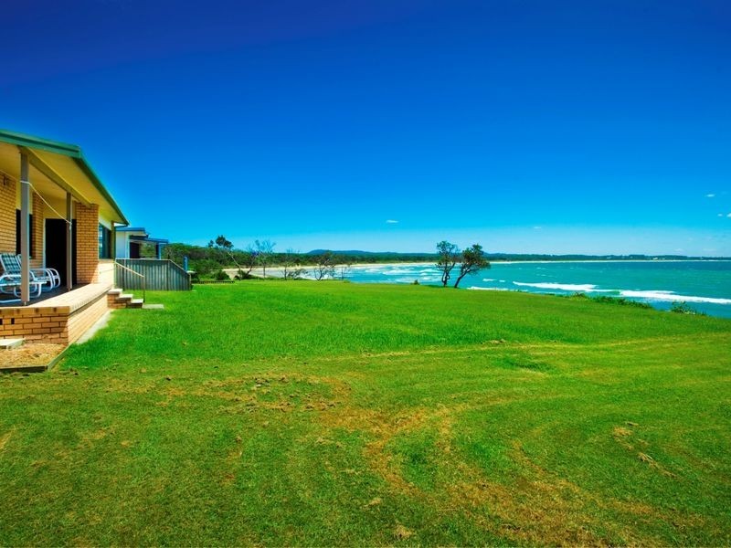 8 First Avenue, Arrawarra Headland NSW 2456