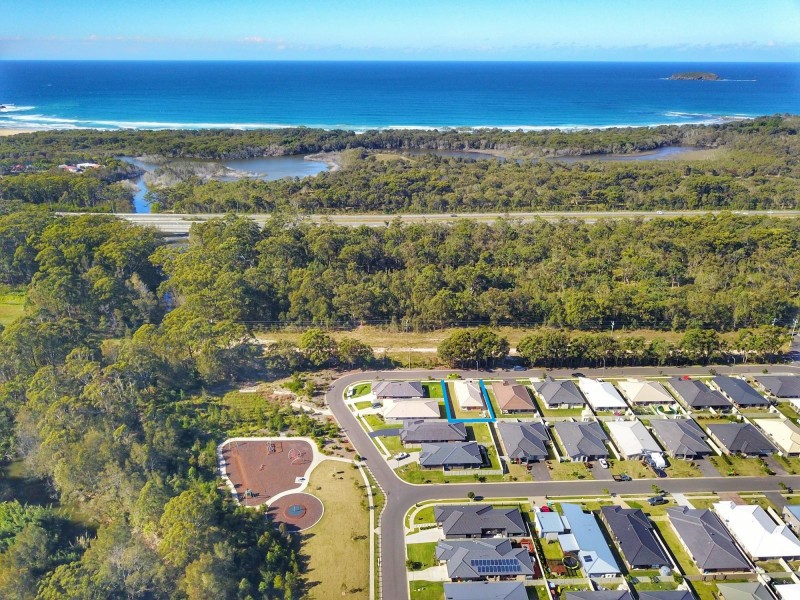 4 Seashells Avenue, Sandy Beach NSW 2456