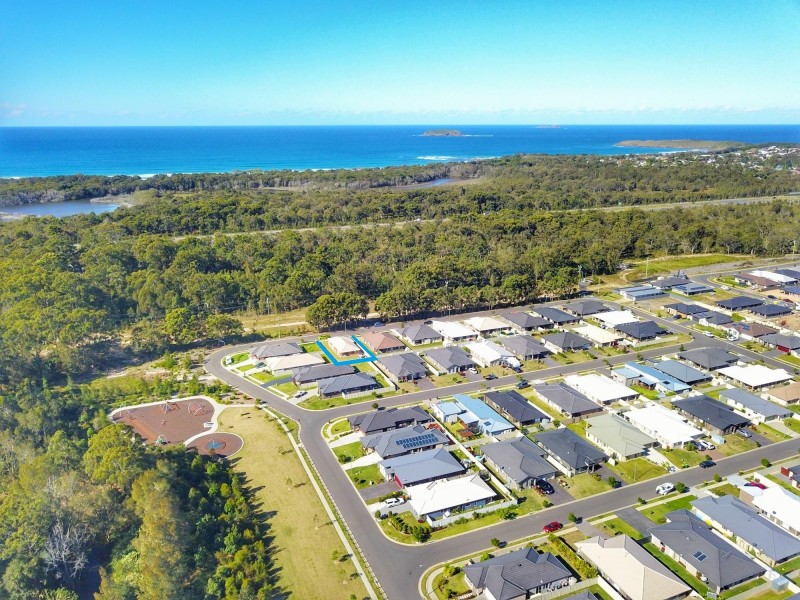 4 Seashells Avenue, Sandy Beach NSW 2456