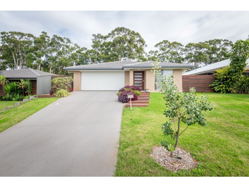 5 Humpback Crescent, Safety Beach NSW 2456