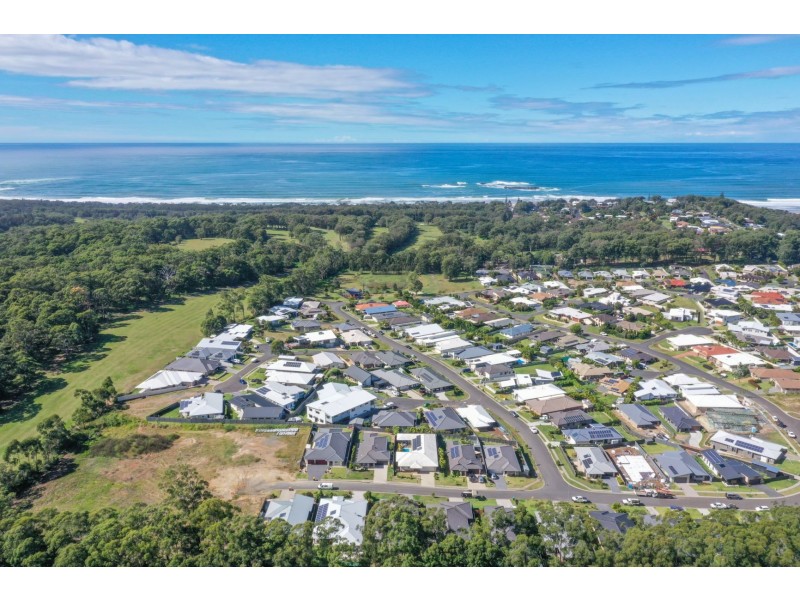 5 Humpback Crescent, Safety Beach NSW 2456