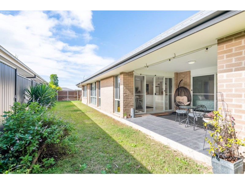 5 Humpback Crescent, Safety Beach NSW 2456