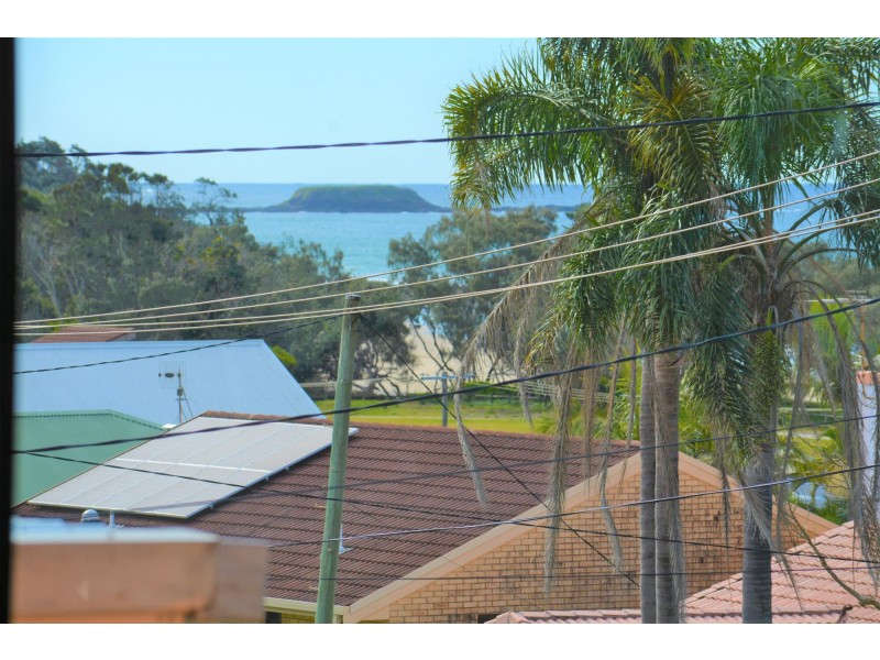 70 Blue Gum Avenue, Sandy Beach NSW 2456