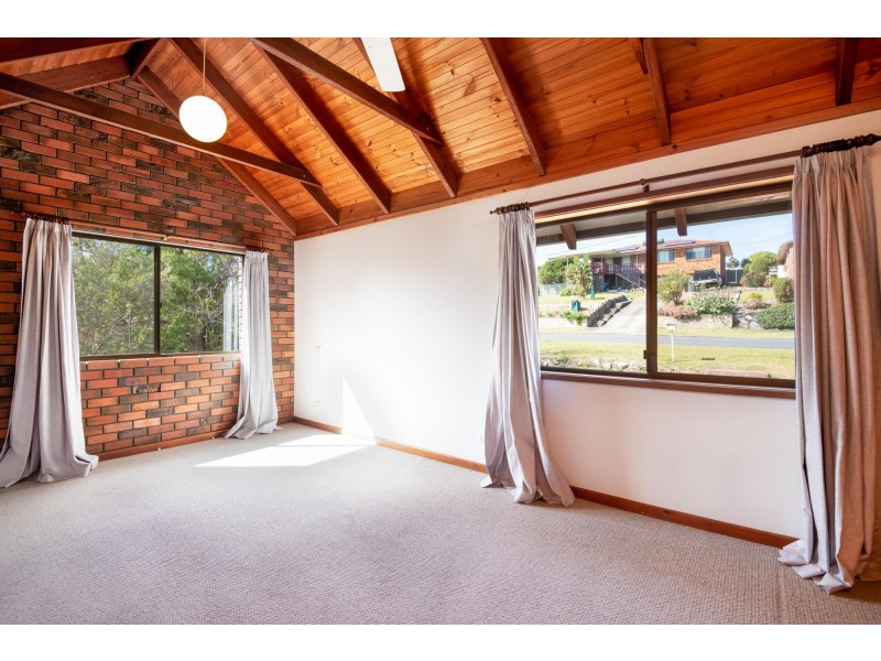 19 Schofield Drive, Safety Beach NSW 2456