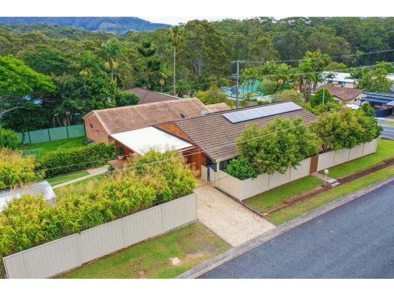 2 Turpentine Avenue, Sandy Beach NSW 2456